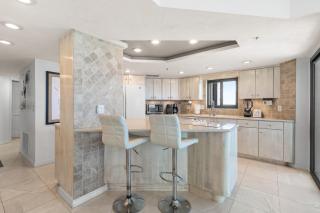 Sherwin Condominium 1801 - 1
