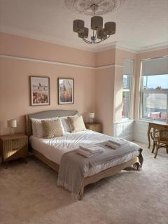 SPACIOUS & STYLISH 5-BEDROOM TOWNHOUSE IN DESIRABLE PEVERELL PLYMOUTH - Plymouth - 8