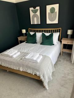 SPACIOUS & STYLISH 5-BEDROOM TOWNHOUSE IN DESIRABLE PEVERELL PLYMOUTH - Plymouth - 7