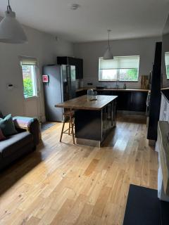 SPACIOUS & STYLISH 5-BEDROOM TOWNHOUSE IN DESIRABLE PEVERELL PLYMOUTH - Plymouth - 5