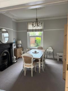 SPACIOUS & STYLISH 5-BEDROOM TOWNHOUSE IN DESIRABLE PEVERELL PLYMOUTH - Plymouth - 4