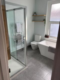 SPACIOUS & STYLISH 5-BEDROOM TOWNHOUSE IN DESIRABLE PEVERELL PLYMOUTH - Plymouth - 1