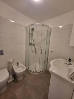 Back in Tide , frontal sea view window, no AC, Pet friendly - 6