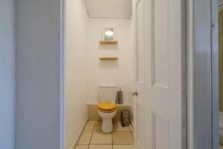Sleeps 7- Spacious 3 Bed House w Free Parking - Liverpool - 8