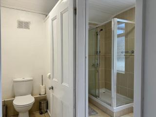 Sleeps 7- Spacious 3 Bed House w Free Parking - Liverpool - 5