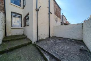 Sleeps 7- Spacious 3 Bed House w Free Parking - Liverpool - 4