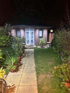 Modern 1 bed suite in guest house private garden - - 8