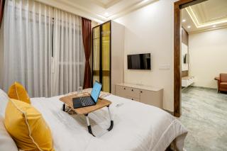 Lime Tree 1BHK Service Apartment Near Artemis Hospital Sector 52 Gurgaon - Gurgaon - 0