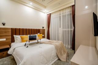 Lime Tree 1BHK Service Apartment Near Artemis Hospital Sector 52 Gurgaon - Gurgaon - 2
