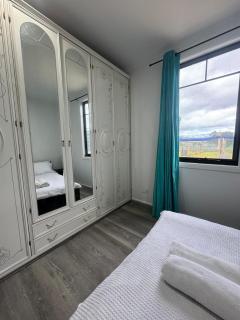 Farm Stay, Feed Sheep & Relax - Diggers Rest - 1
