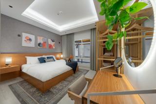 Stylish 3BR Majdiah Apt - Prime Location - Pool & Gym - Keyless Self Entry - Riyad - 9