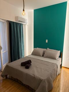 The Athenian Chic - 3