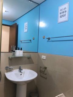 Icons Pad in Makati - Cozy and Comfy Condo with City Views - Manila - 5