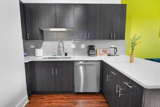 Modern 3BR 420-Friendly Unit Near McCormick Place, Soldier Field and Lakefront Trail - Chicago - 1