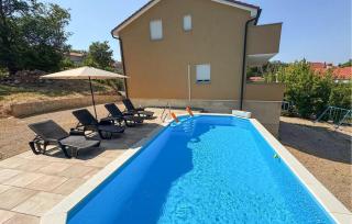 2 Bedroom Stunning Home In Risika - 1