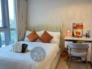 Luxurious & Elegant Unit in Parksuites BGC - Manila - 4