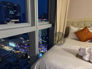 Luxurious & Elegant Unit in Parksuites BGC - Manila - 6