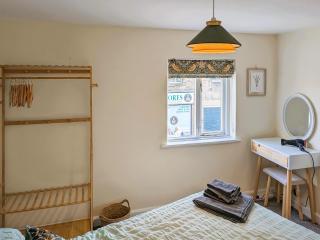 Curiosity Cottage - Eyam - 2