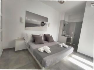 LoveLy Rooms in Perissa - Perissa - 3