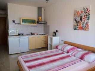 Lovely couples apartment with sea view - 8