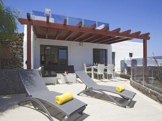Modern Villa In Los Mojones 4 Bedrooms Large Heated Pool Villa Mojones Puerto Del Carmen - Tías - 3