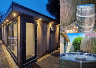 Luxury Cabin with Hot-Tub & Cold Plunge! - Cheltenham - 0