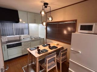 3LDK Entire house for rent 3 bedrooms, 2 toilets, and parking lot! Close to the station, Osaka Castle, and USJ! - 1
