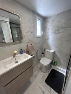 Charmant studio neuf et meublé - 4