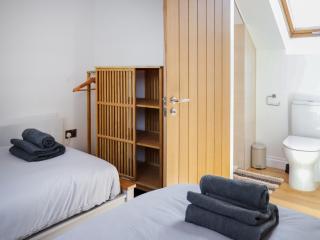 Erddyn - Uk48860 - Llanddwywe - 1
