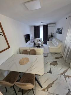 Apartmani Komatina Ðenovići 1 - 5