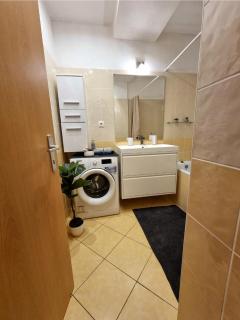 Apartment Banska - City Centre & Private Parking - Banská Bystrica - 2
