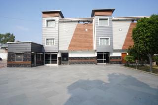 Cr hotel and resort - Bhiwāni - 0