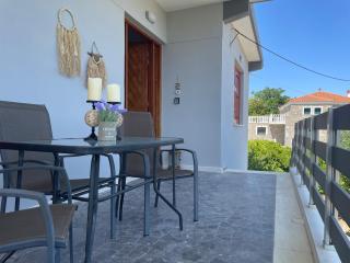 Kouneli's House with Garden - - 0