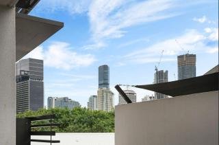 Spacious 2 Bedroom Apartment in Central Brisbane - 2