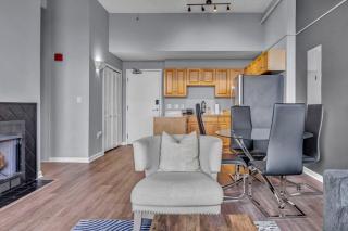 1BR Loft Sauna & Walk to Theater & Campus - 4