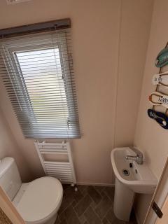 Palm Grove 118 - Golden Palm Resort - pet friendly, Wi-Fic close to the beach - Meadow Lakes Caravan & Lodge Hire - Chapel Saint Leonards - 9
