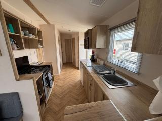 Palm Grove 118 - Golden Palm Resort - pet friendly, Wi-Fic close to the beach - Meadow Lakes Caravan & Lodge Hire - Chapel Saint Leonards - 8