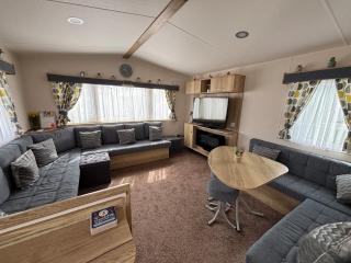 Palm Grove 118 - Golden Palm Resort - pet friendly, Wi-Fic close to the beach - Meadow Lakes Caravan & Lodge Hire - Chapel Saint Leonards - 4