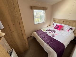 Palm Grove 118 - Golden Palm Resort - pet friendly, Wi-Fic close to the beach - Meadow Lakes Caravan & Lodge Hire - Chapel Saint Leonards - 3
