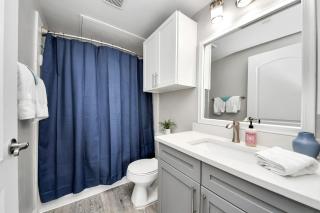 Modern 1BR Retreat Open Layout, Workspace, Views - Magnolia - 4
