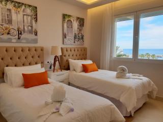 FANTASTIC APARTMENT IN FRONT OF THE SEA & MARINa - 9