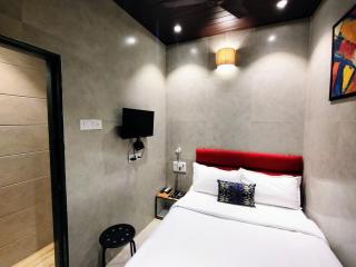 Hotel Eros - Nr Airport T2 - Mumbai - 9