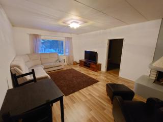 Private house with top location - Koko omakotitalo suurella pihalla ja puusaunalla - Vantaa - 9