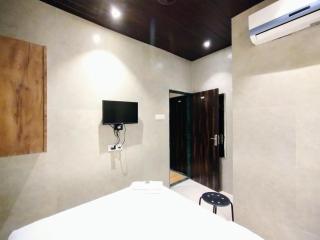 Hotel Eros - Nr Airport T2 - Mumbai - 5
