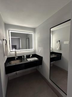 Days Inn & Suites by Wyndham Texas City - Texas City - 2