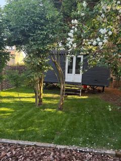 Shepherds hut in Holywell Cambs - Moffat - 1