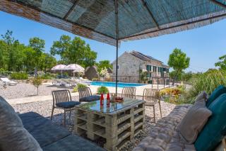 Villa Lugareva with 52 sqm private pool, 4 bedrooms, 4 bathrooms, summer kitchen, traditional environment, playground - 2