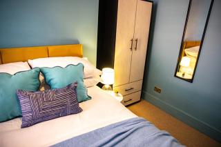 The Rockfield by Serene Stays Stylish 6BR near Anfield with Bar Parking Virgin Media and Fast WiFi - Liverpool - 2