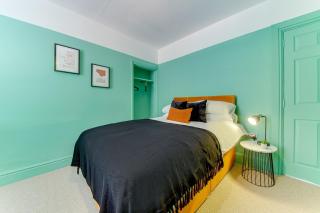 The Rockfield by Serene Stays Stylish 6BR near Anfield with Bar Parking Virgin Media and Fast WiFi - Liverpool - 3