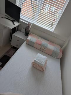 Spacious & Breezy Room - Dinnington - 7
